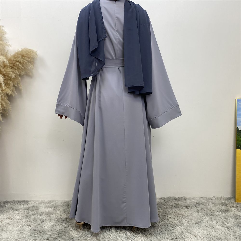 A large-sized solid-color lace-up Muslim fashion and elegant women's dress is on sale in Dubai, Turkey, among the Middle East Muslims