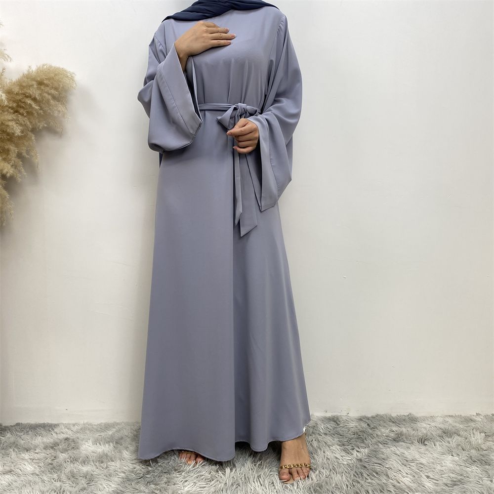 A large-sized solid-color lace-up Muslim fashion and elegant women's dress is on sale in Dubai, Turkey, among the Middle East Muslims