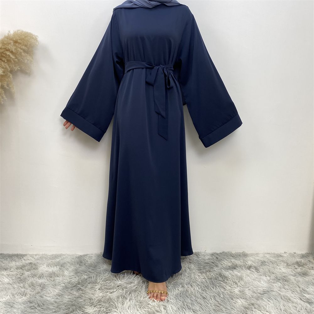 A large-sized solid-color lace-up Muslim fashion and elegant women's dress is on sale in Dubai, Turkey, among the Middle East Muslims