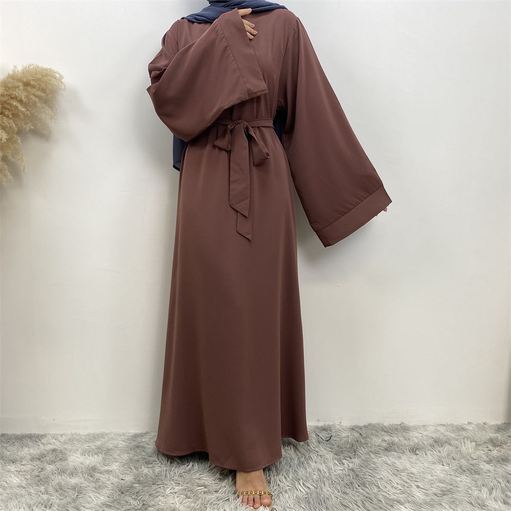 A large-sized solid-color lace-up Muslim fashion and elegant women's dress is on sale in Dubai, Turkey, among the Middle East Muslims