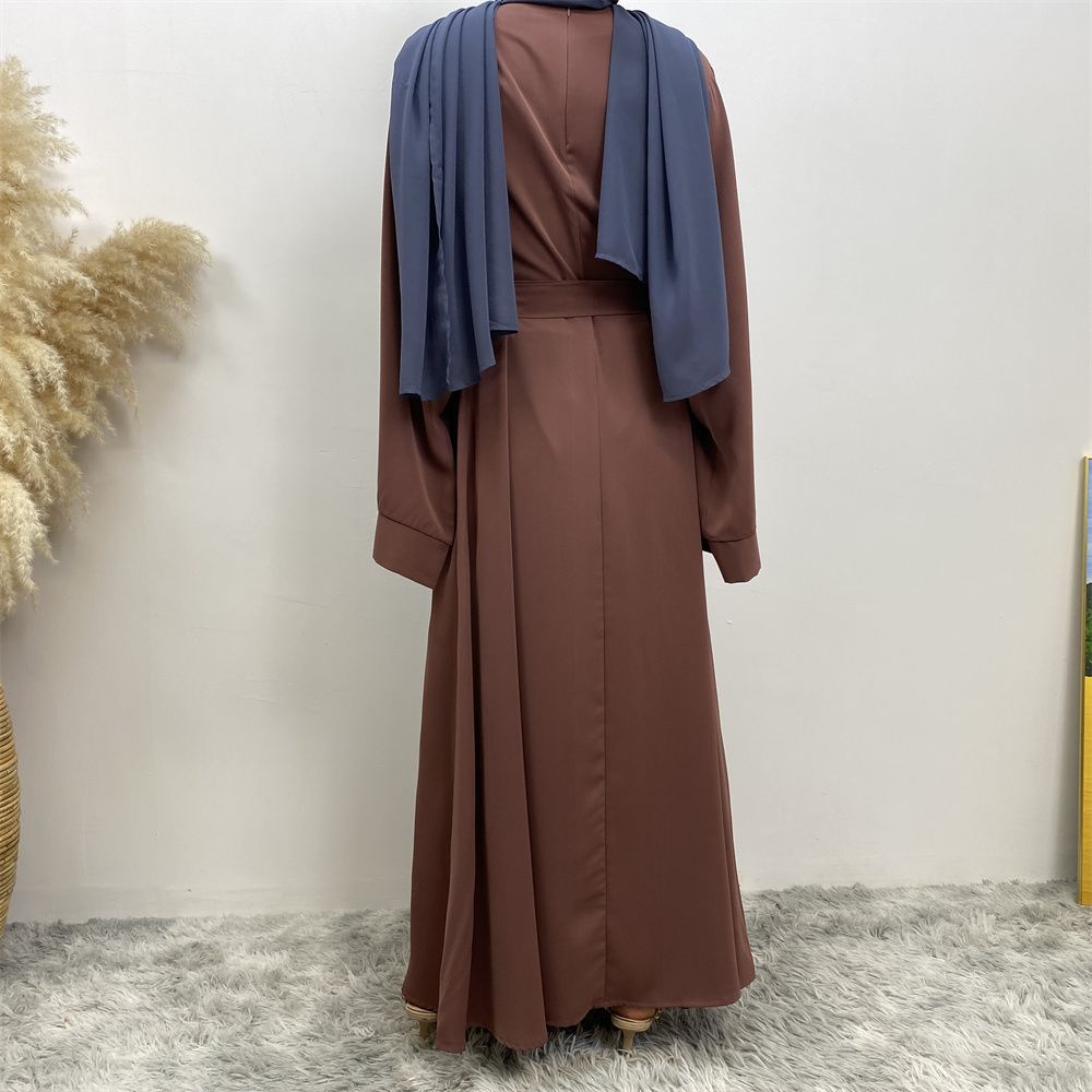 A large-sized solid-color lace-up Muslim fashion and elegant women's dress is on sale in Dubai, Turkey, among the Middle East Muslims