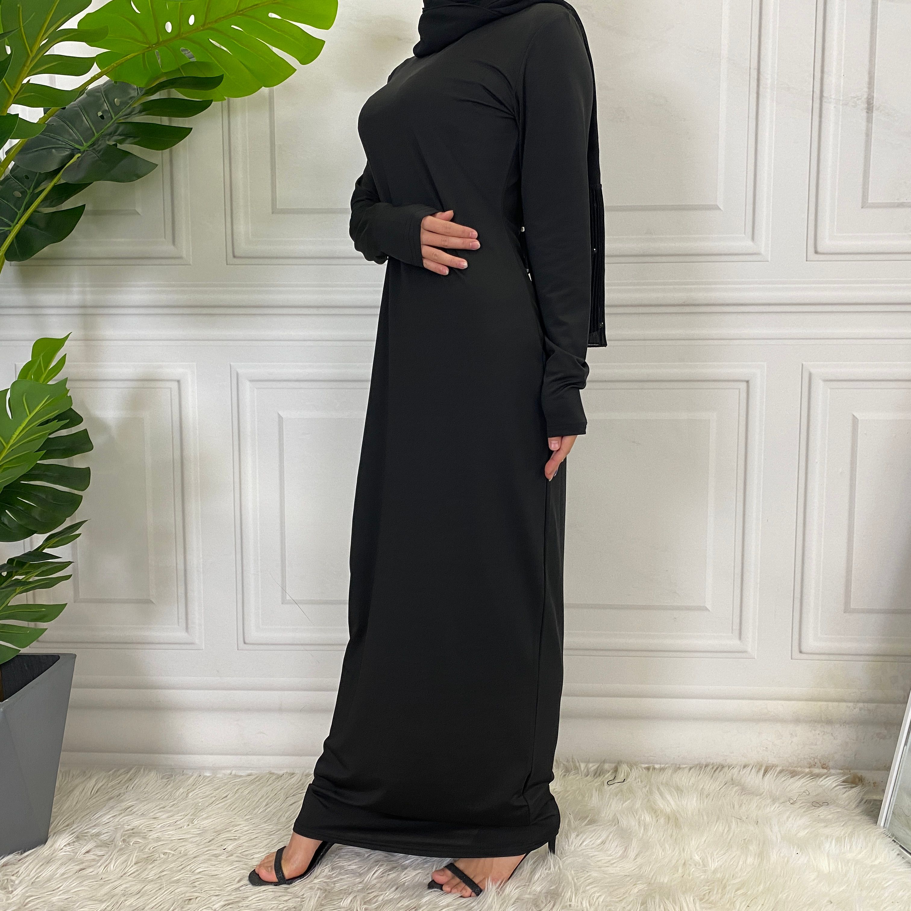 Solid-colored long-sleeved dresses, women's base shirts and long skirts are selling well in the Middle East, Muslim markets, Arab countries and Dubai, Africa