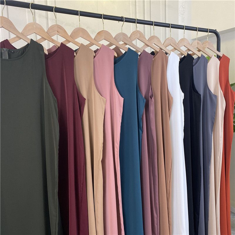 A new Muslim dress with a simple sleeveless base made of plain Nida fabric, which is selling well in the Middle East, Dubai, Arab and African regions