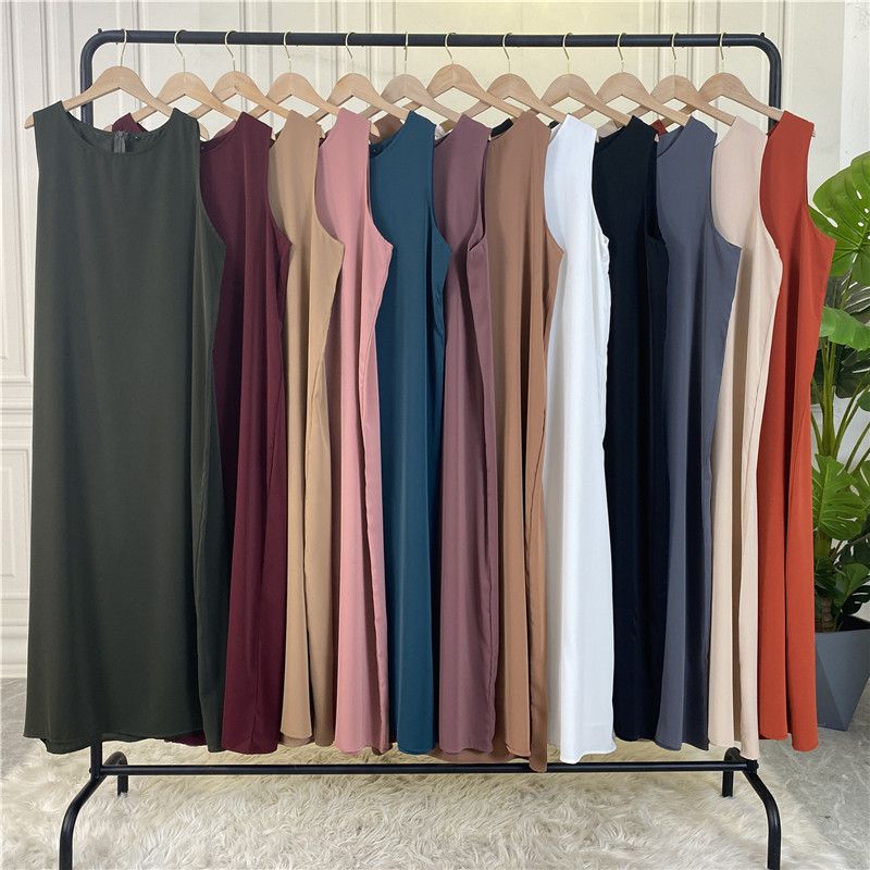 A new Muslim dress with a simple sleeveless base made of plain Nida fabric, which is selling well in the Middle East, Dubai, Arab and African regions