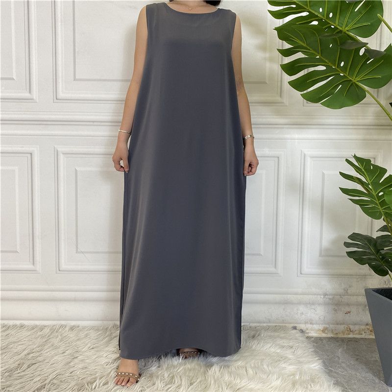 A new Muslim dress with a simple sleeveless base made of plain Nida fabric, which is selling well in the Middle East, Dubai, Arab and African regions