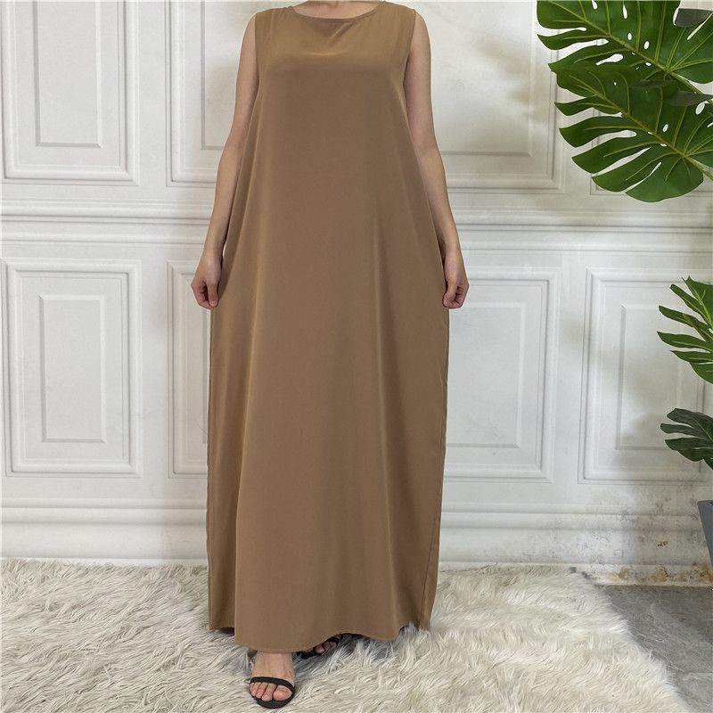 A new Muslim dress with a simple sleeveless base made of plain Nida fabric, which is selling well in the Middle East, Dubai, Arab and African regions