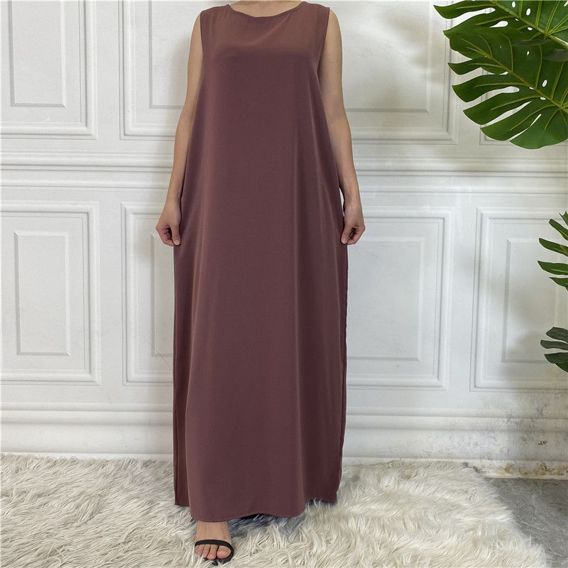 A new Muslim dress with a simple sleeveless base made of plain Nida fabric, which is selling well in the Middle East, Dubai, Arab and African regions