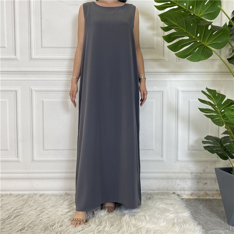A new Muslim dress with a simple sleeveless base made of plain Nida fabric, which is selling well in the Middle East, Dubai, Arab and African regions