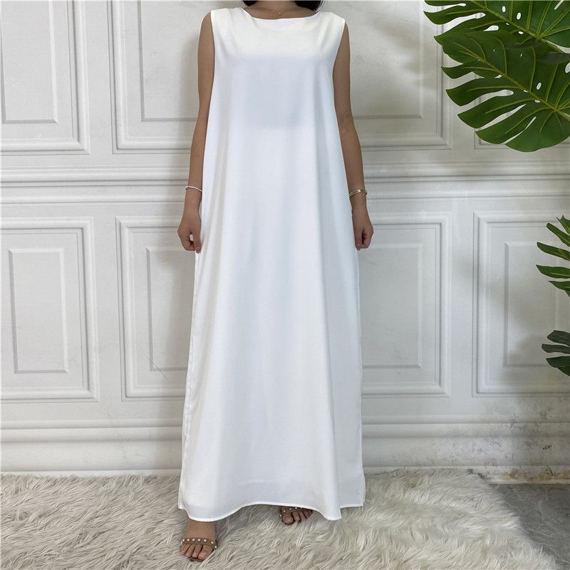 A new Muslim dress with a simple sleeveless base made of plain Nida fabric, which is selling well in the Middle East, Dubai, Arab and African regions