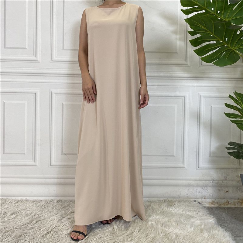 A new Muslim dress with a simple sleeveless base made of plain Nida fabric, which is selling well in the Middle East, Dubai, Arab and African regions