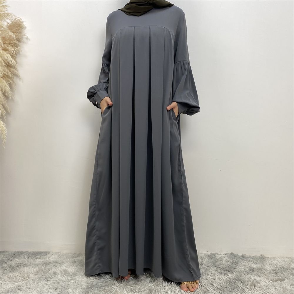 n with poThe new Middle Eastern Muslim women's round-neck abaya dress, an elegant solid-color summer pleated dress for Islamic womeckets