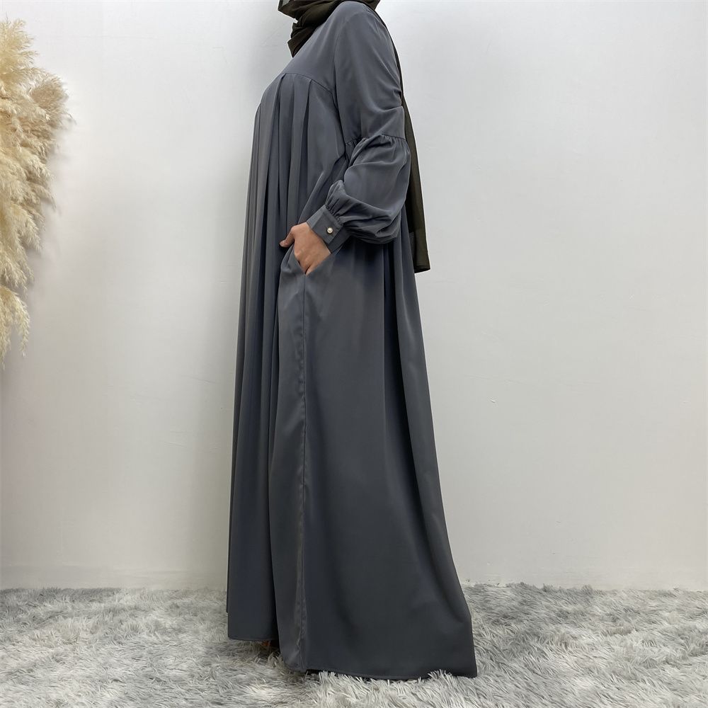 n with poThe new Middle Eastern Muslim women's round-neck abaya dress, an elegant solid-color summer pleated dress for Islamic womeckets