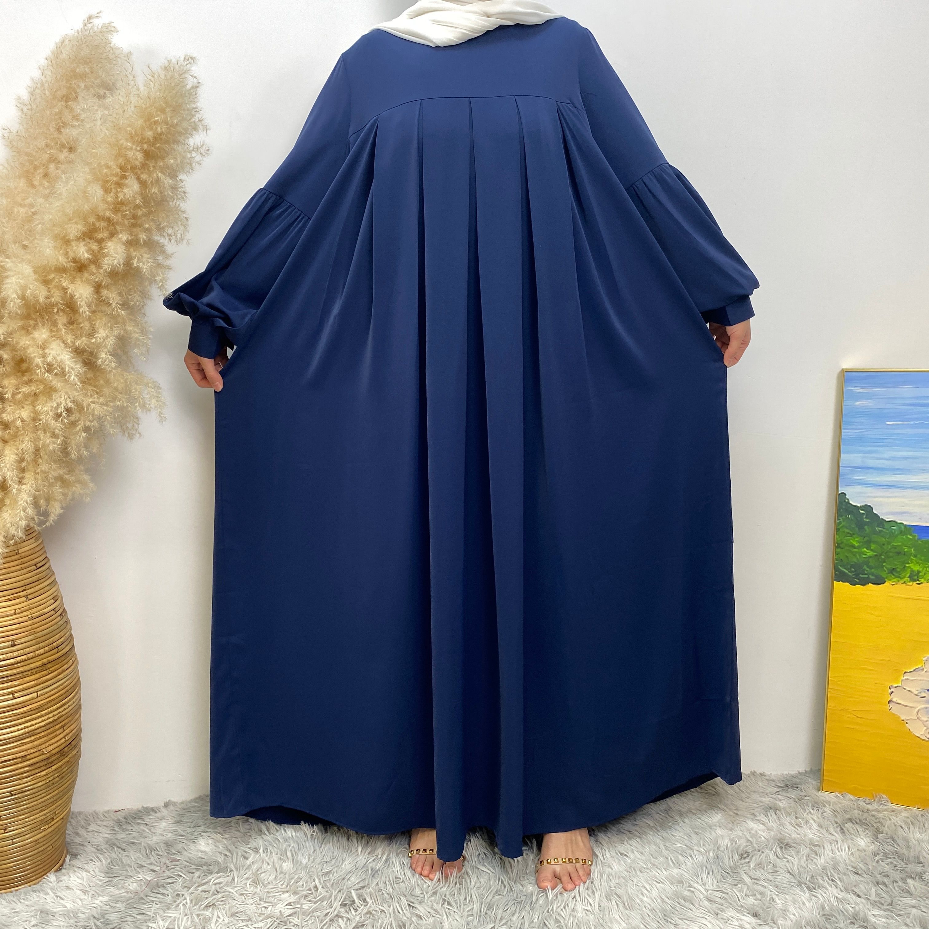 n with poThe new Middle Eastern Muslim women's round-neck abaya dress, an elegant solid-color summer pleated dress for Islamic womeckets