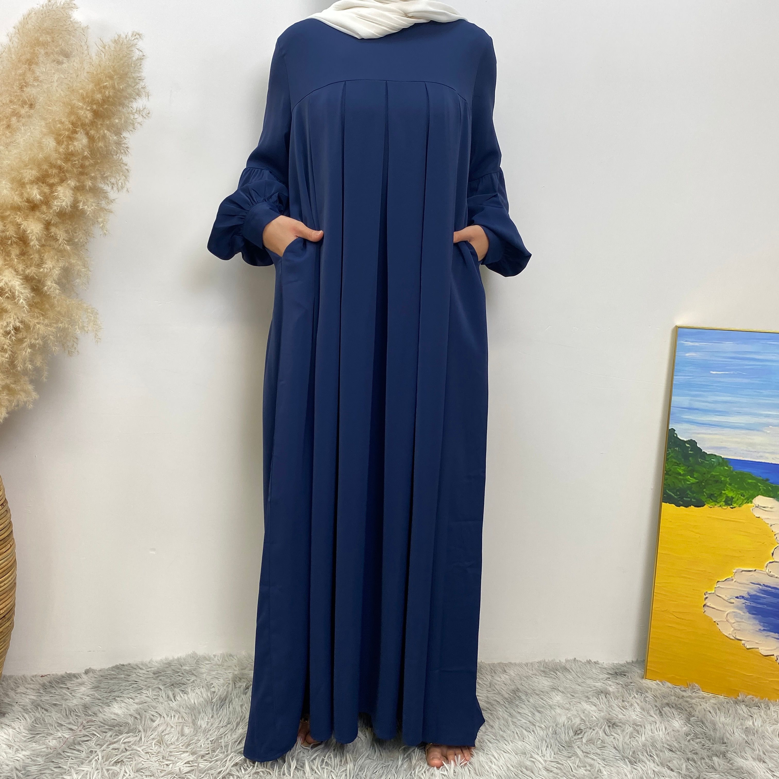 n with poThe new Middle Eastern Muslim women's round-neck abaya dress, an elegant solid-color summer pleated dress for Islamic womeckets