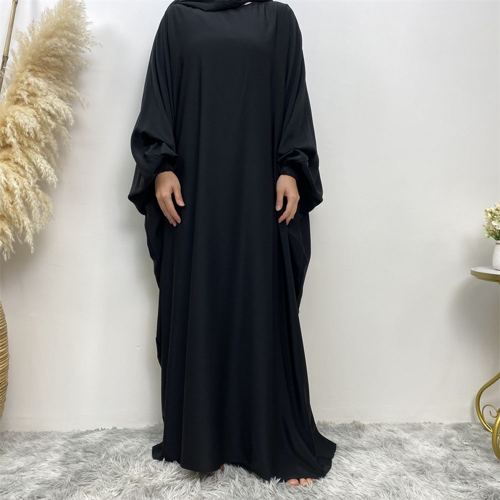 Fashionable Muslim fashion is popular in the Middle East, Dubai, Africa and Turkey. Bat long-sleeved solid-colored robe dresses are selling well