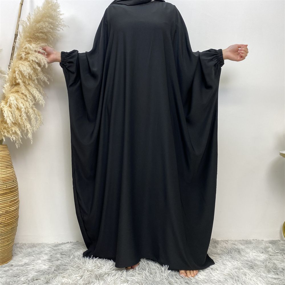 Fashionable Muslim fashion is popular in the Middle East, Dubai, Africa and Turkey. Bat long-sleeved solid-colored robe dresses are selling well