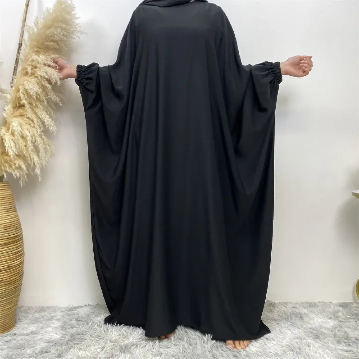 Fashionable Muslim fashion is popular in the Middle East, Dubai, Africa and Turkey. Bat long-sleeved solid-colored robe dresses are selling well