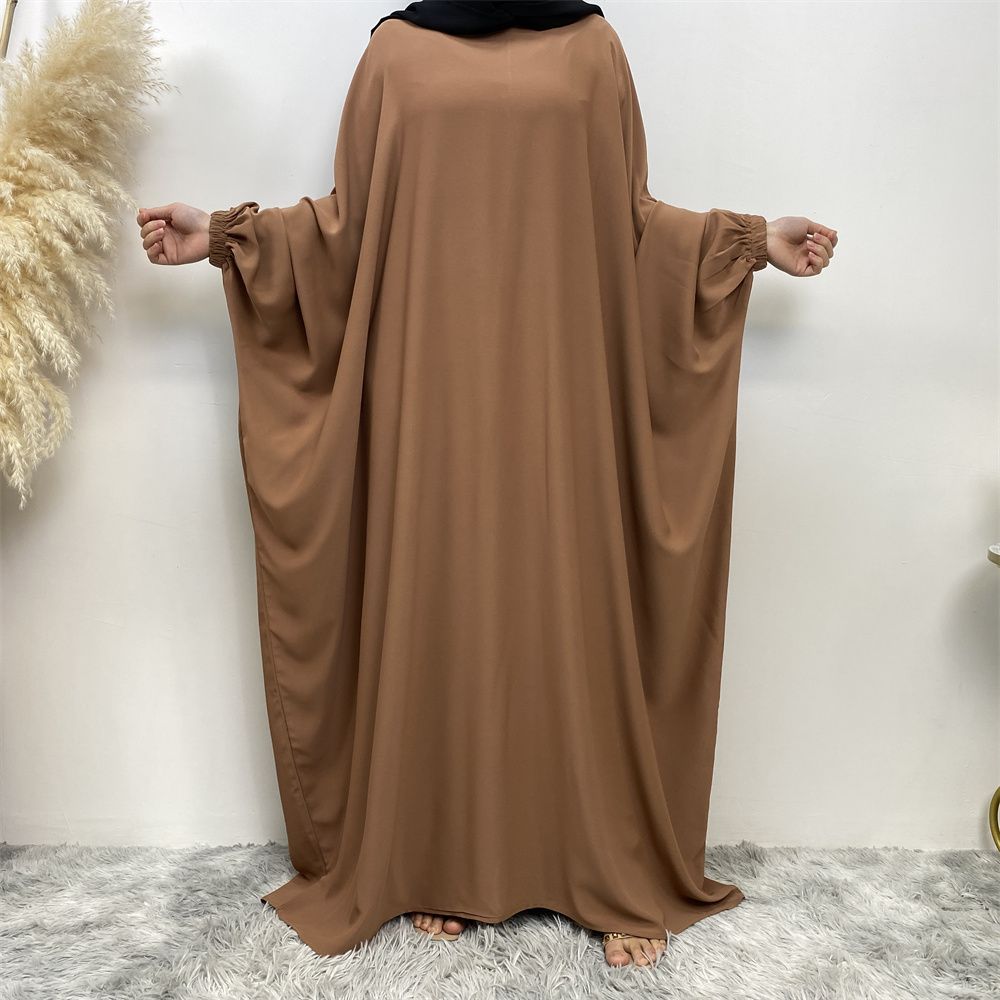 Fashionable Muslim fashion is popular in the Middle East, Dubai, Africa and Turkey. Bat long-sleeved solid-colored robe dresses are selling well