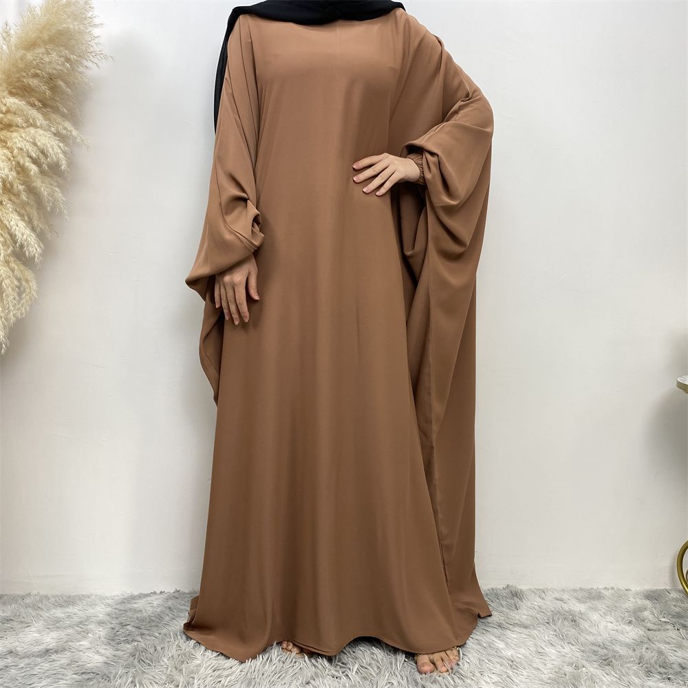 Fashionable Muslim fashion is popular in the Middle East, Dubai, Africa and Turkey. Bat long-sleeved solid-colored robe dresses are selling well