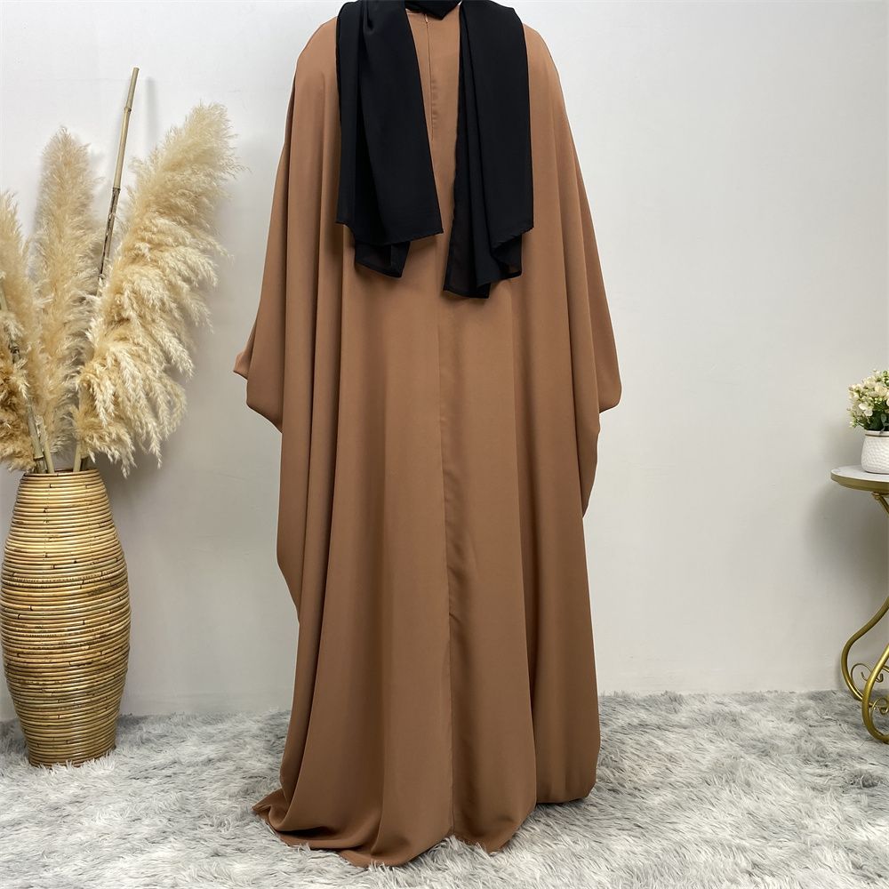 Fashionable Muslim fashion is popular in the Middle East, Dubai, Africa and Turkey. Bat long-sleeved solid-colored robe dresses are selling well