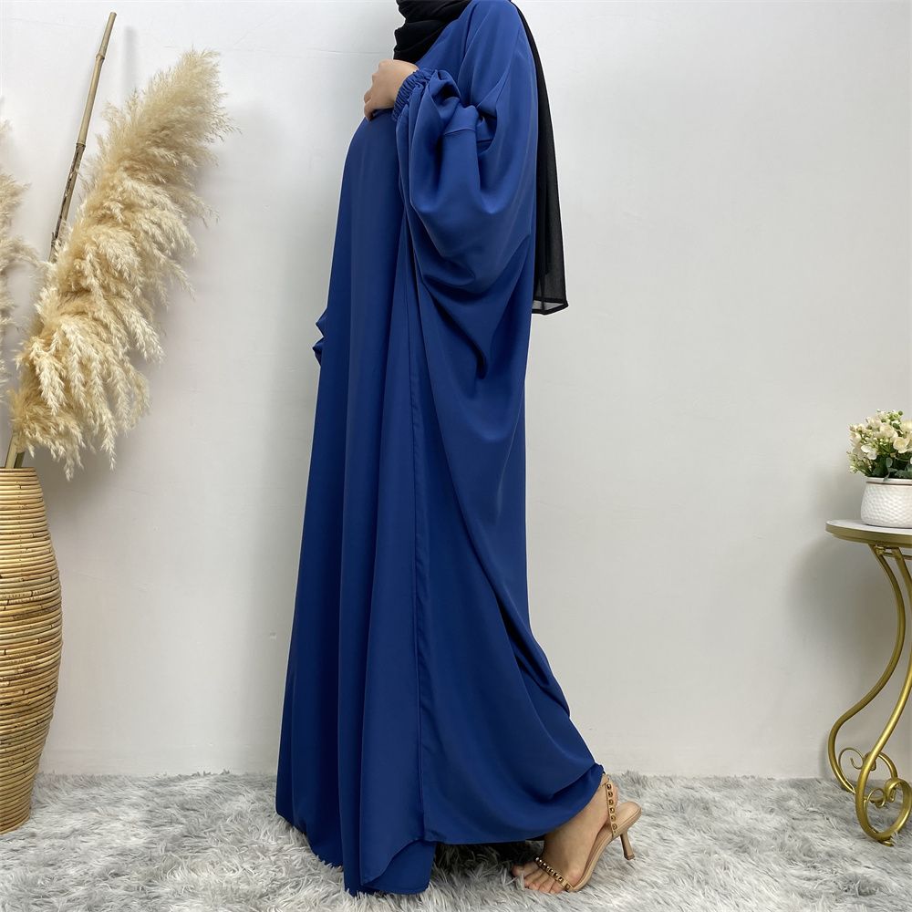 Fashionable Muslim fashion is popular in the Middle East, Dubai, Africa and Turkey. Bat long-sleeved solid-colored robe dresses are selling well
