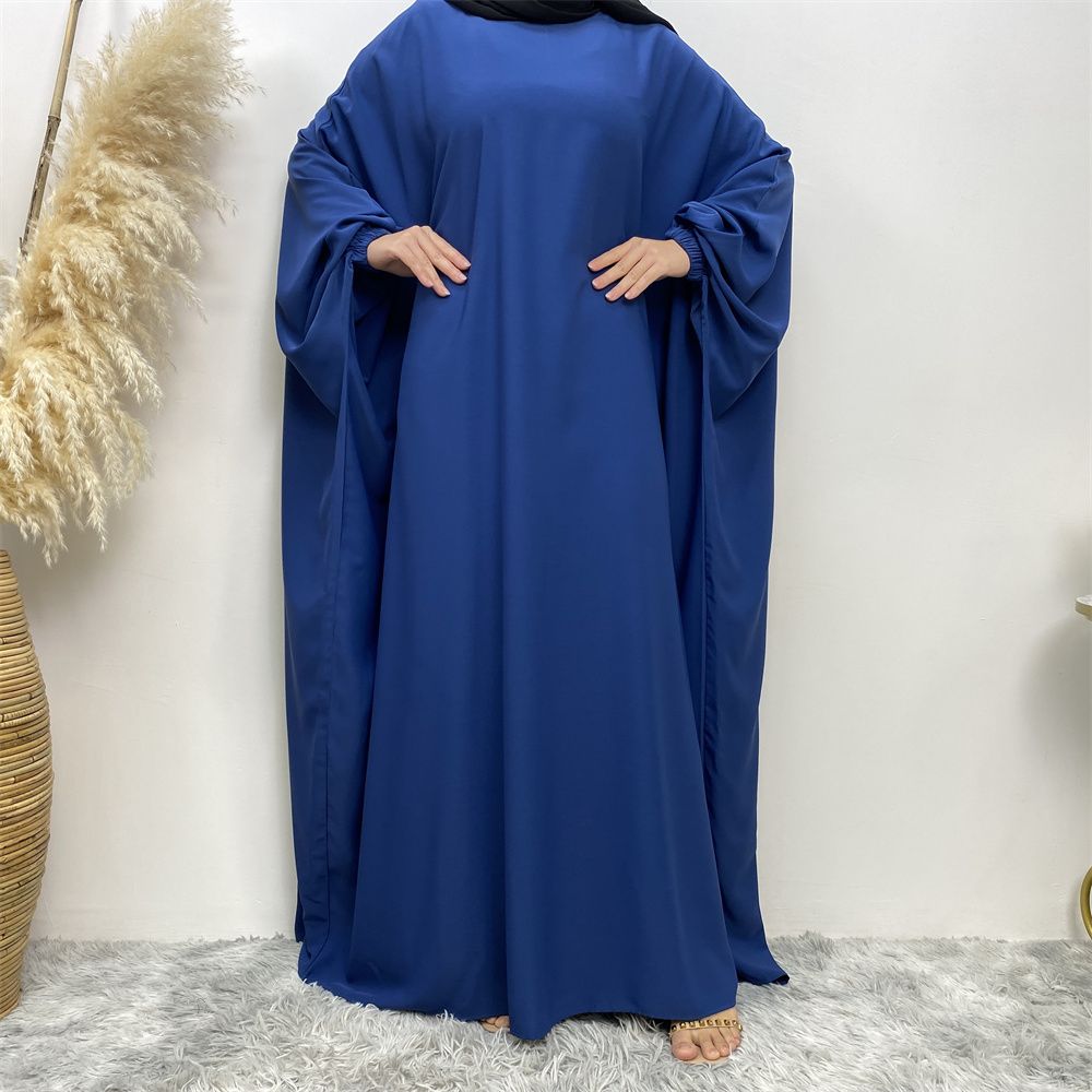 Fashionable Muslim fashion is popular in the Middle East, Dubai, Africa and Turkey. Bat long-sleeved solid-colored robe dresses are selling well