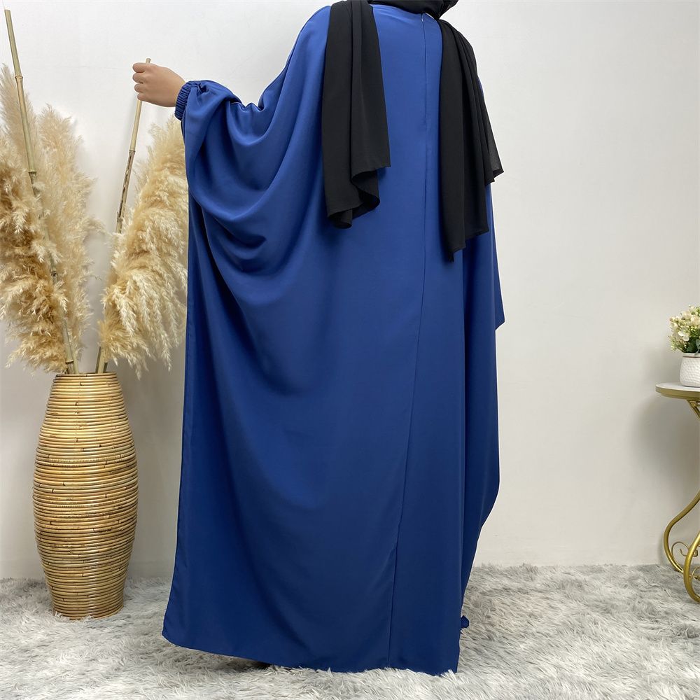 Fashionable Muslim fashion is popular in the Middle East, Dubai, Africa and Turkey. Bat long-sleeved solid-colored robe dresses are selling well