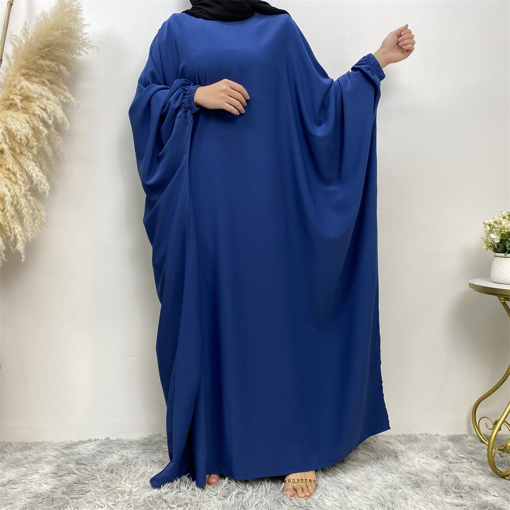 Fashionable Muslim fashion is popular in the Middle East, Dubai, Africa and Turkey. Bat long-sleeved solid-colored robe dresses are selling well