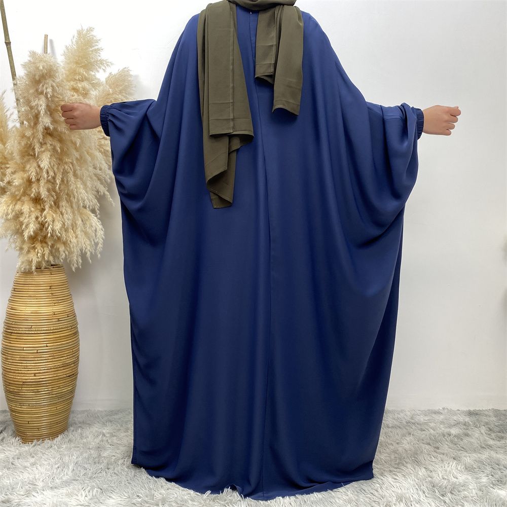 Fashionable Muslim fashion is popular in the Middle East, Dubai, Africa and Turkey. Bat long-sleeved solid-colored robe dresses are selling well