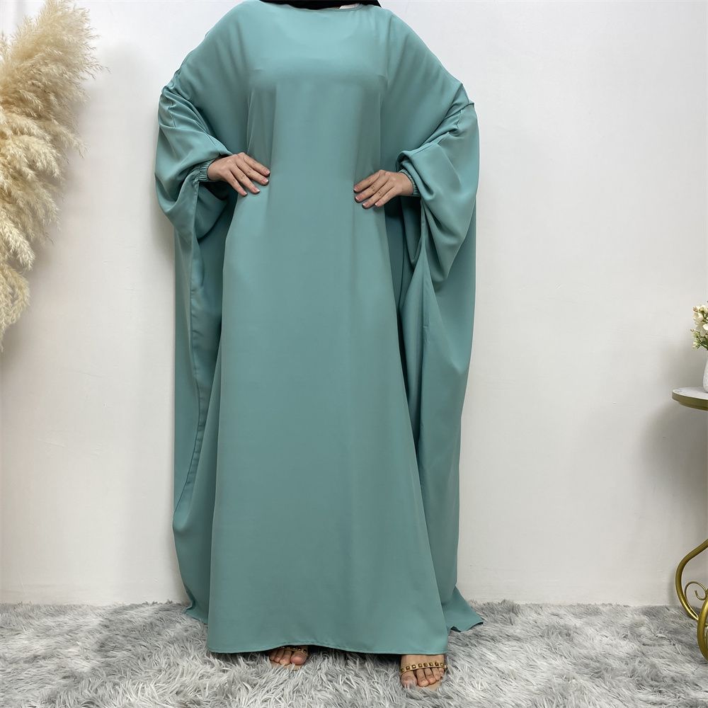Fashionable Muslim fashion is popular in the Middle East, Dubai, Africa and Turkey. Bat long-sleeved solid-colored robe dresses are selling well
