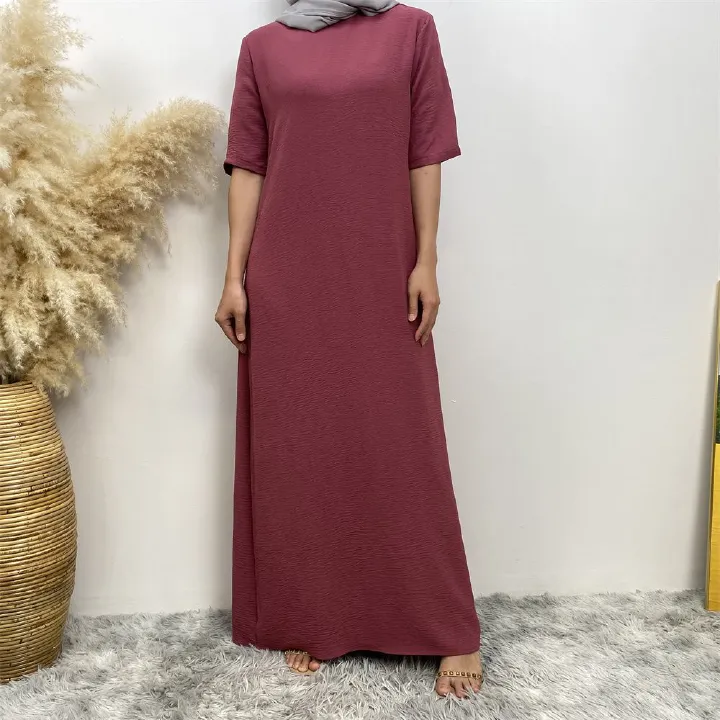 Muslim fashion: A simple, plain-colored mid-sleeved dress in Dubai, Middle East, and elegant women's clothing from Africa, Arabia and Turkey