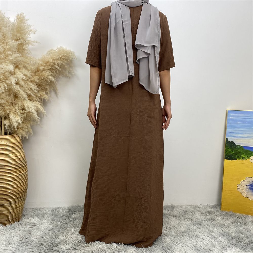 Muslim fashion: A simple, plain-colored mid-sleeved dress in Dubai, Middle East, and elegant women's clothing from Africa, Arabia and Turkey