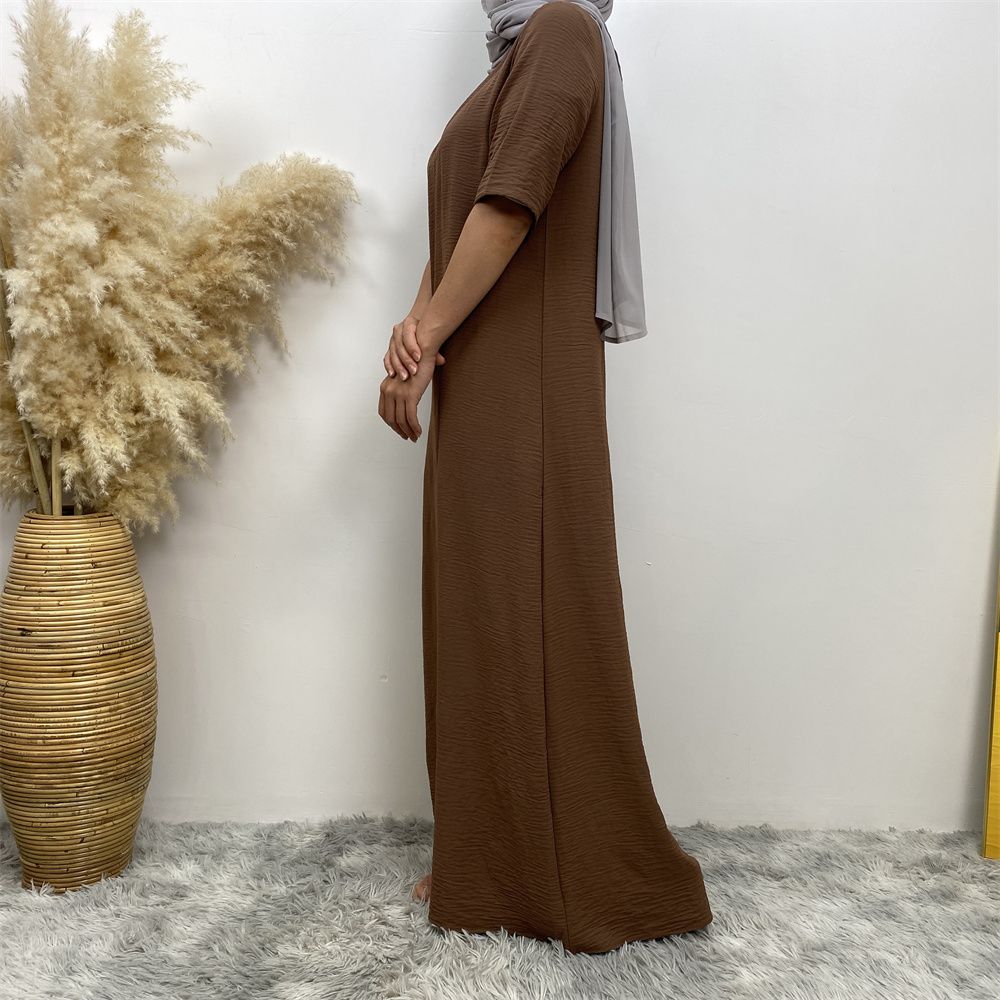 Muslim fashion: A simple, plain-colored mid-sleeved dress in Dubai, Middle East, and elegant women's clothing from Africa, Arabia and Turkey