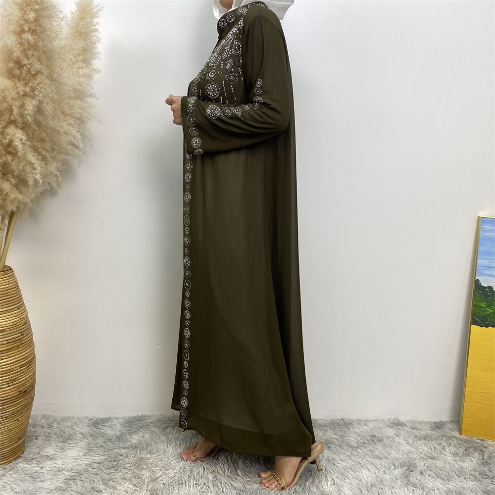A fashionable Middle Eastern Muslim cardigan dress with hot diamonds is selling well in Dubai, Morocco