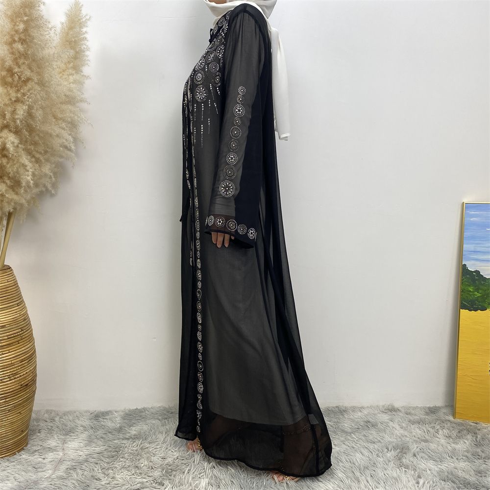 A fashionable Middle Eastern Muslim cardigan dress with hot diamonds is selling well in Dubai, Morocco