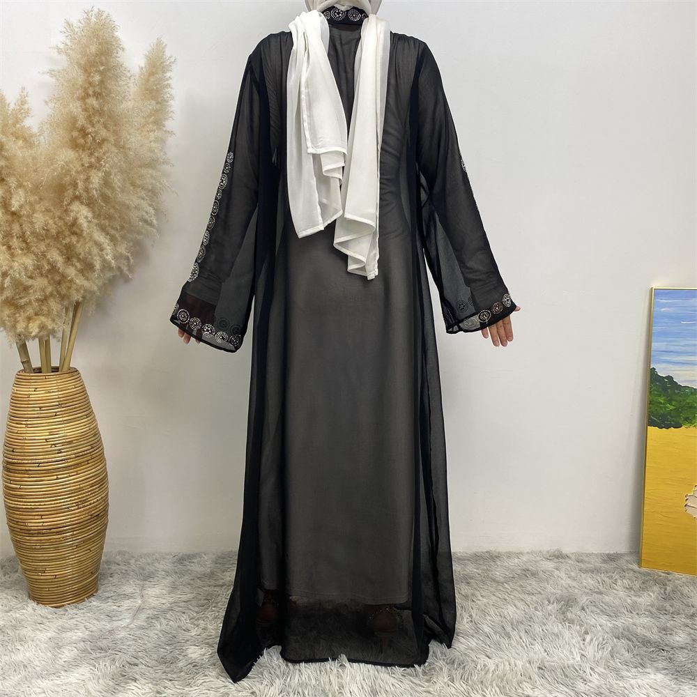 A fashionable Middle Eastern Muslim cardigan dress with hot diamonds is selling well in Dubai, Morocco