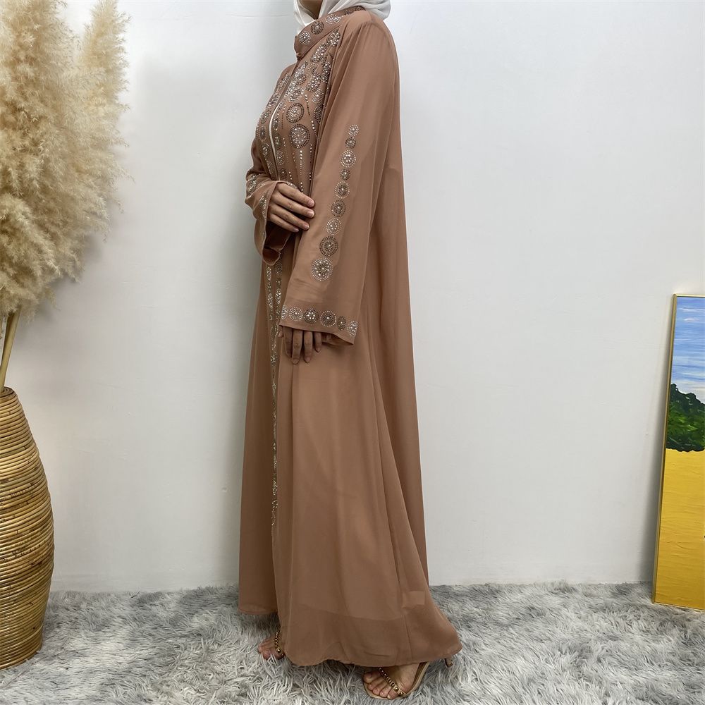 A fashionable Middle Eastern Muslim cardigan dress with hot diamonds is selling well in Dubai, Morocco