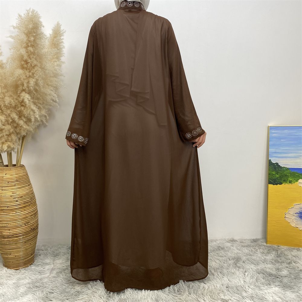A fashionable Middle Eastern Muslim cardigan dress with hot diamonds is selling well in Dubai, Morocco
