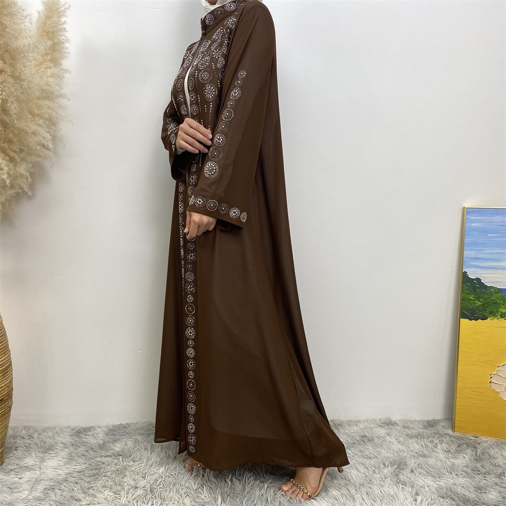 A fashionable Middle Eastern Muslim cardigan dress with hot diamonds is selling well in Dubai, Morocco