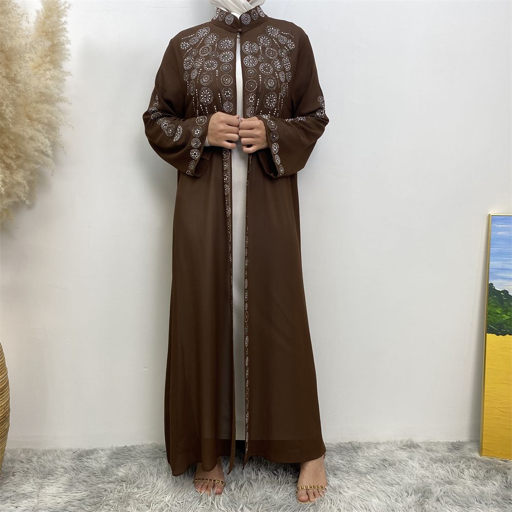 A fashionable Middle Eastern Muslim cardigan dress with hot diamonds is selling well in Dubai, Morocco