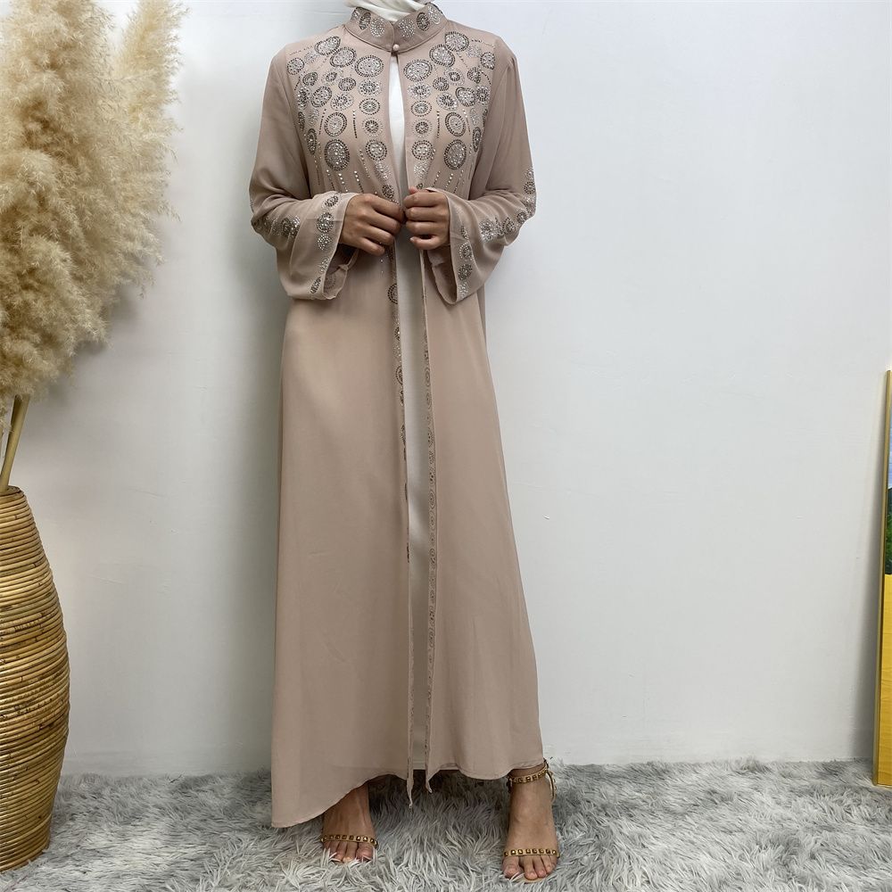 A fashionable Middle Eastern Muslim cardigan dress with hot diamonds is selling well in Dubai, Morocco