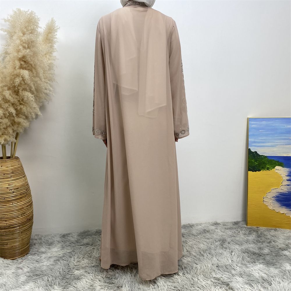 A fashionable Middle Eastern Muslim cardigan dress with hot diamonds is selling well in Dubai, Morocco