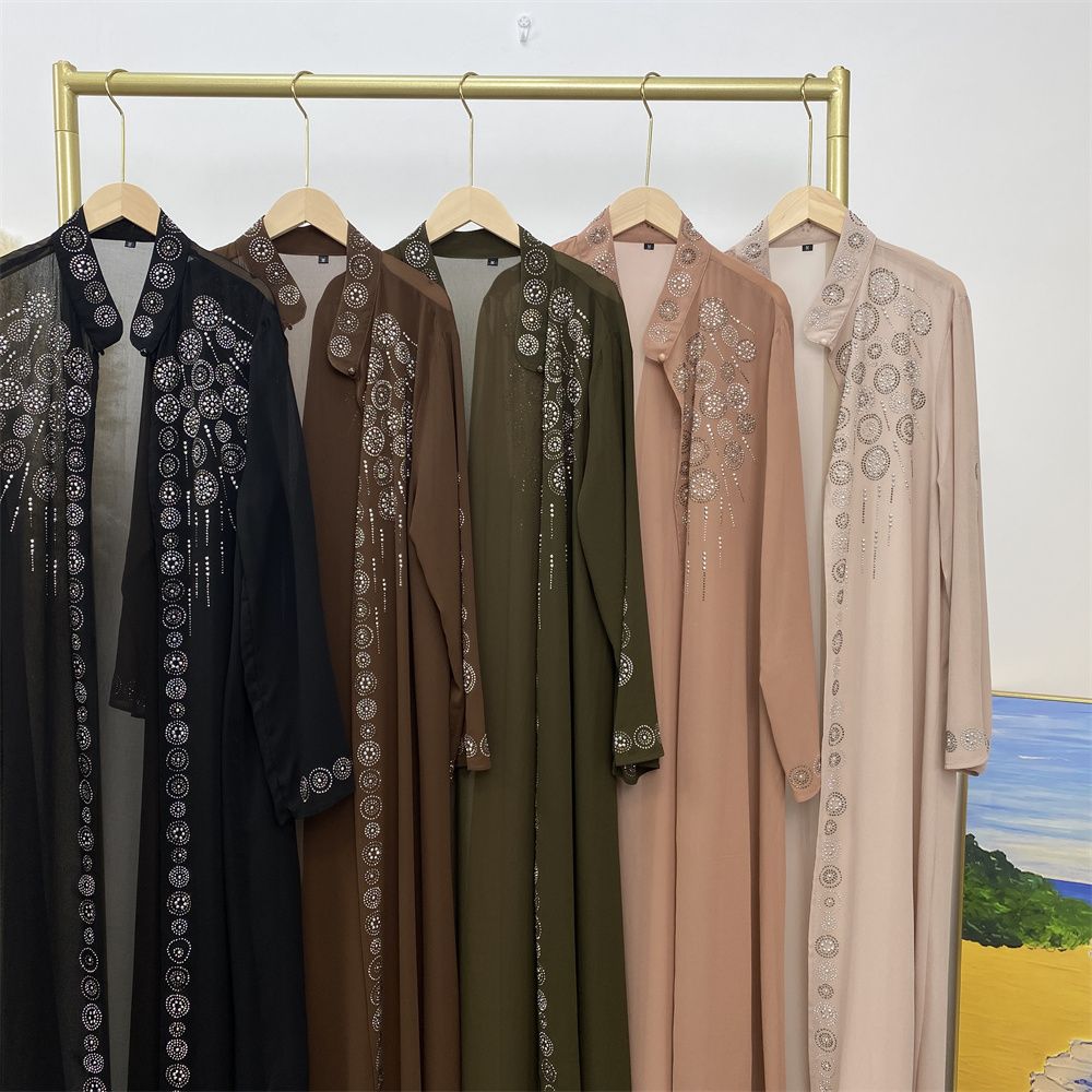 A fashionable Middle Eastern Muslim cardigan dress with hot diamonds is selling well in Dubai, Morocco