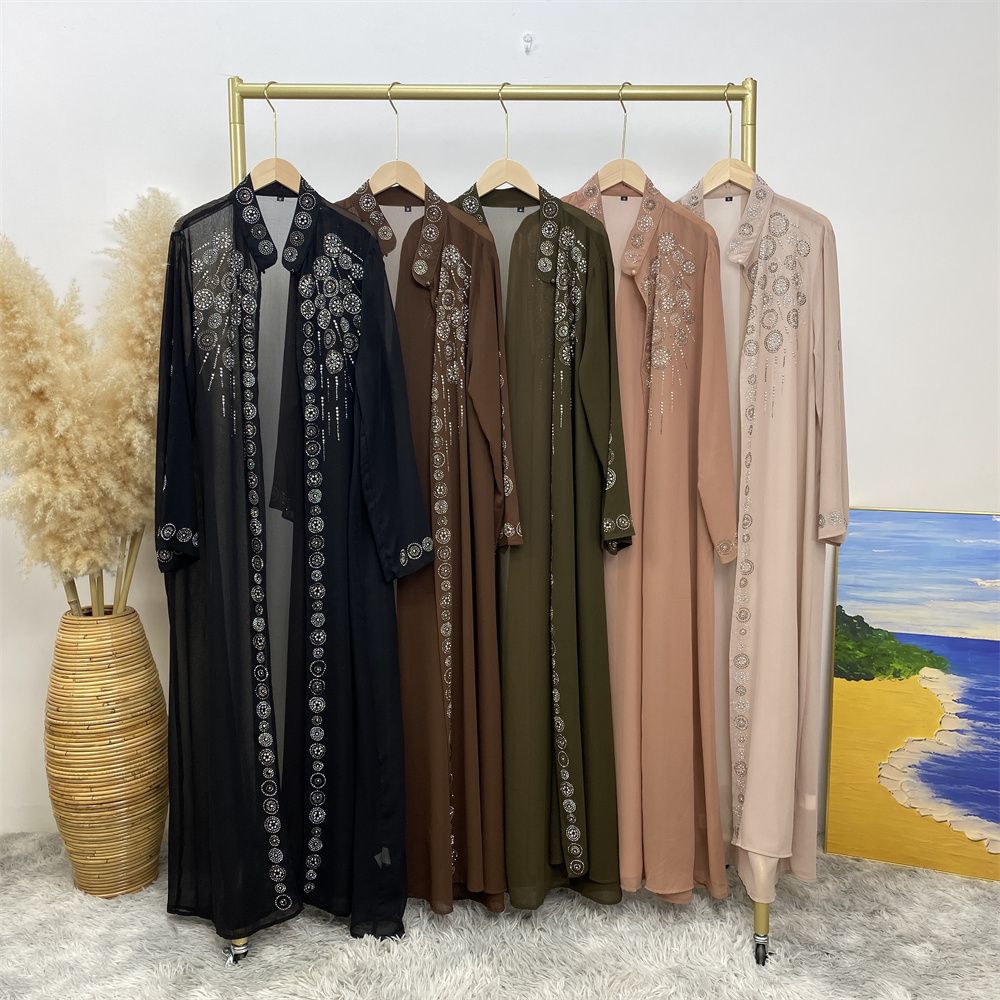 A fashionable Middle Eastern Muslim cardigan dress with hot diamonds is selling well in Dubai, Morocco