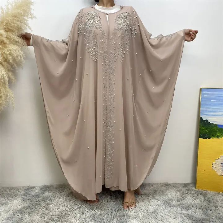 The best-selling diamond-encrusted cardigan dress is selling well in the Middle East Muslim, Arab and African Dubai