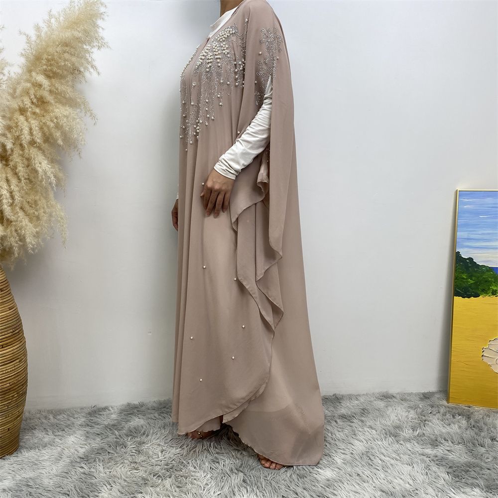 The best-selling diamond-encrusted cardigan dress is selling well in the Middle East Muslim, Arab and African Dubai