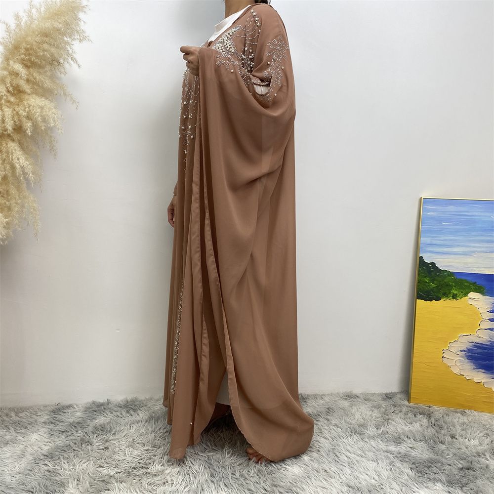 The best-selling diamond-encrusted cardigan dress is selling well in the Middle East Muslim, Arab and African Dubai