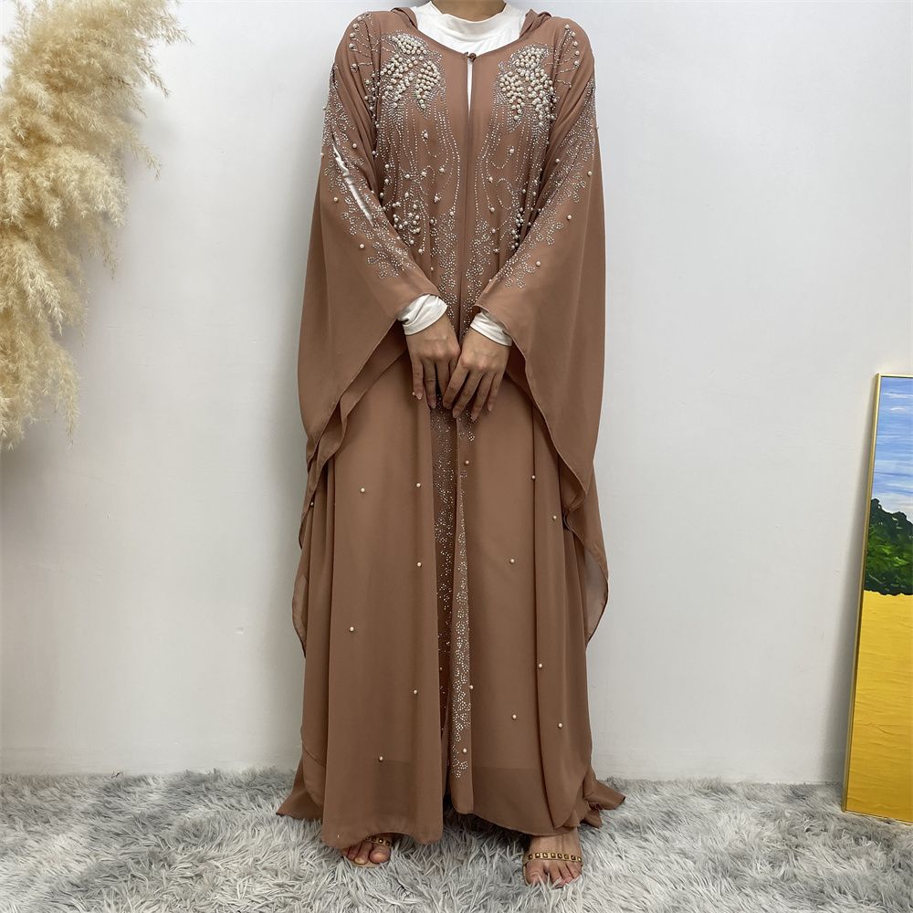 The best-selling diamond-encrusted cardigan dress is selling well in the Middle East Muslim, Arab and African Dubai