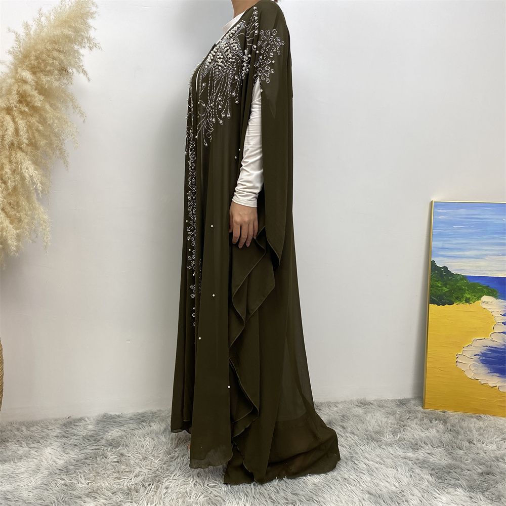 The best-selling diamond-encrusted cardigan dress is selling well in the Middle East Muslim, Arab and African Dubai