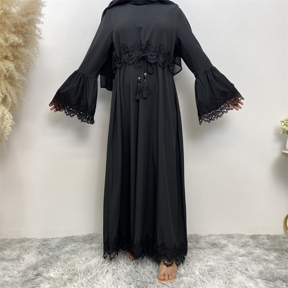 A new style of women's fashion for Muslims in the Middle East, a lace patchwork lace-up dress, and a popular long dress for Islamic women